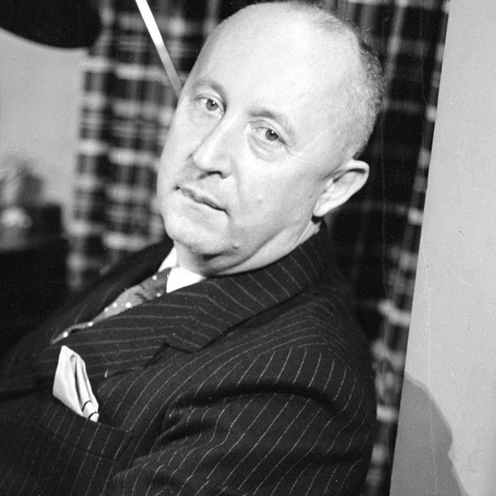 زندگی نامه کریستین دیور (Christian Dior) طراح مد لباس مشهور